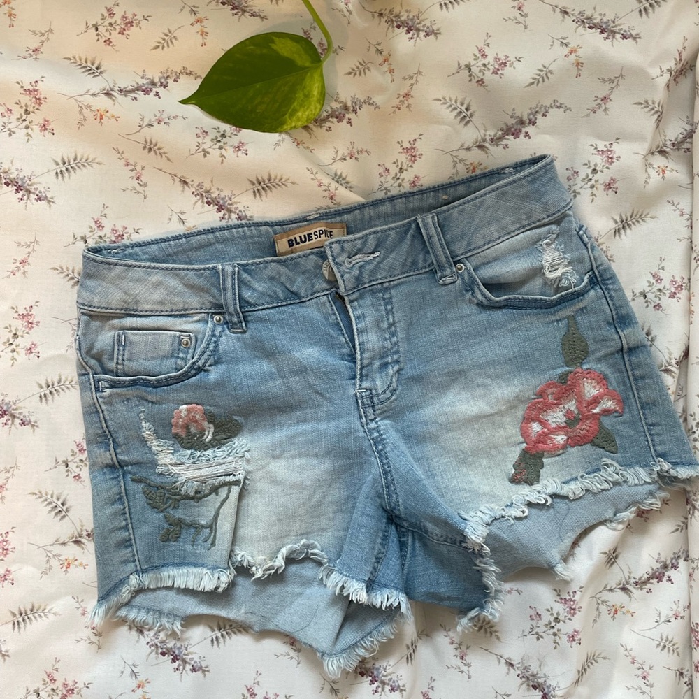 Floral Embroidered shorts
